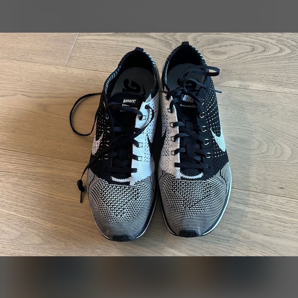 Nike Flyknit Racer - Picture 3 of 4